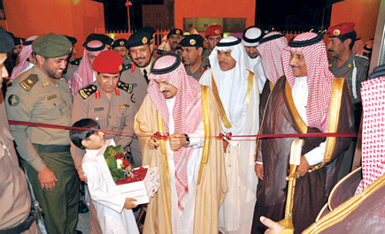 الأمير فيصل بن بندر يفتتح مقر شرطة المذنب بمنطقة القصيم 