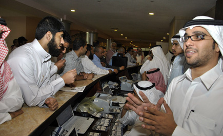 التسول بعد الصلوات ظاهرة سلبية