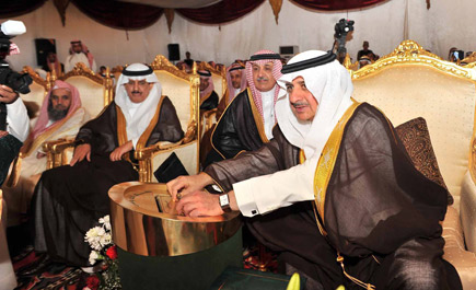 الأمير فهد بن سلطان يدشن معرض ومشاريع أمانة منطقة تبوك 