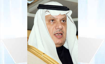 أمين منطقة الرياض يفتتح الساحة البلدية في النظيم 