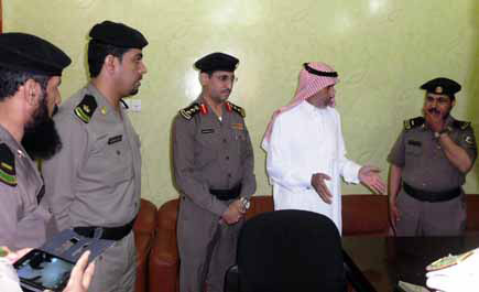 مدير مرور حائل يدشن إصدار الرخص والاستمارات بالشنان 