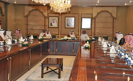 الأمير سعود بن نايف يناقش تقارير المنطقة الأمنية والاقتصادية والاجتماعية 