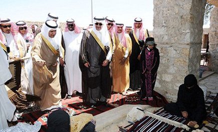 أمير منطقة تبوك يطلع على تحديثات قلعة الملك عبدالعزيز في ضباء 