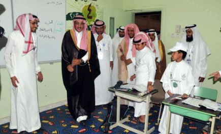 محافظ الخرج يرعى حفل أسبوع الأصم ويلتقي طلاب الإمام