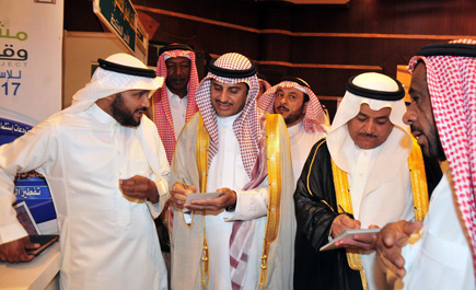 محافظ عنيزة يفتتح مهرجان الأسر المنتجة في نسخته الثانية