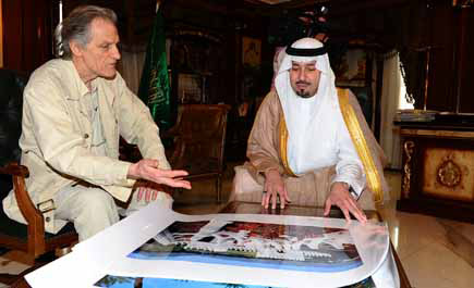 الأمير مشعل بن عبد الله يلتقي المصور الفرنسي تشيكوف مينوزا 