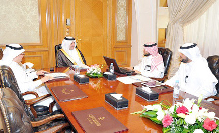 أمير المنطقة الشرقية يدشن تطبيق الخدمات الإلكترونية على الأجهزة الذكية