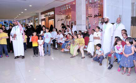 200 طالب يشاركون في برنامج الرسم الحر في مكة 