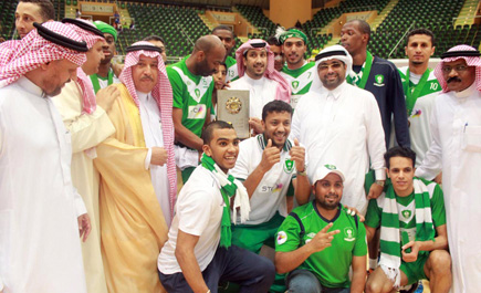 الأهلي يتوج بطلاً للدوري السعودي الممتاز للكرة الطائرة 