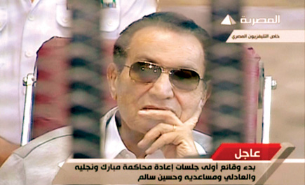 تأجيل محاكمة مبارك إلى (8) يونيو واستمرار حبسه على ذمة القضية 