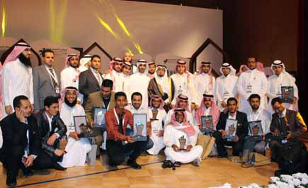ريشة ذهبية و (38) مركزاً في محاور مختلفة حصاد جامعة الملك سعود في المؤتمر العلمي الرابع 