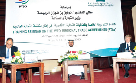 «التجارة» غير قلقة من تراجع الصادرات في حال رفع أسعار القيم للمصانع المحلية 