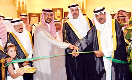 الأمير فيصل بن سلمان يفتتح معرض مساجد تشد لها الرحال 