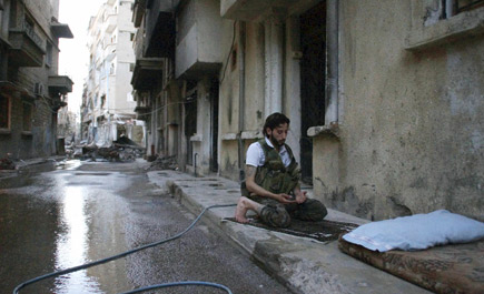 «هيومن رايتس» تعثر على غرف تعذيب للنظام في الرقة.. والأسد يواصل قتل المدنيين 