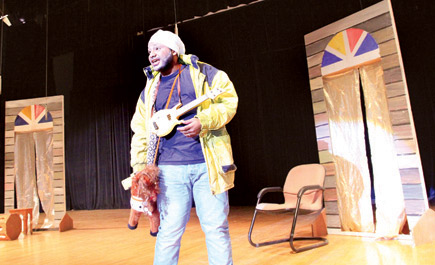 الدكتور الحجيلان لـ«الجزيرة»: المهرجان بدأ يرسم معالم لثقافة الطفل 