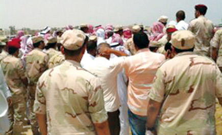 الشهري حاول إنقاذ عاملين من خزان الصرف الصحي فقضى بالغاز 