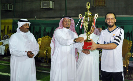 «الفنيين وعلاقات المرضى» يحقق كأس دورة مستشفى الملك خالد الرياضية الثالثة