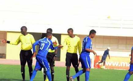 حكام موريتانيا يطالبون برفع مكافآتهم من (11) ريالاً الى (15) ريالاً للمباراة 