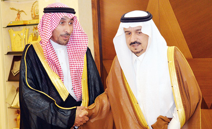 الأمير فيصل بن بندر يستقبل مدير فرع  صوامع الغلال بمنطقة القصيم 