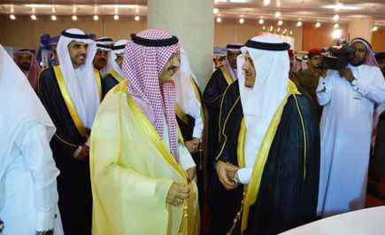 أمير منطقة الرياض ونائبه يزوران جناح العجو في يوم الخريج والوظيفة 