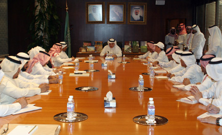 أمين منطقة الرياض يلتقي رؤساء البلديات ومديري العموم ويطالبهم بمضاعفة الجهود نحو الحملة التصحيحية 