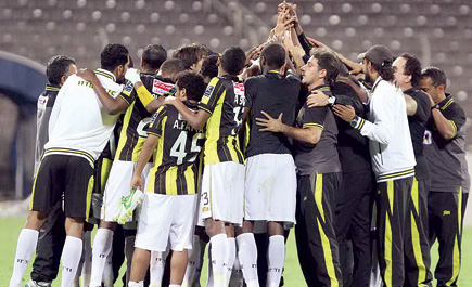 إدارة الاتحاد تغري كل لاعب اتحادي بأكثر من (100) ألف ريال 