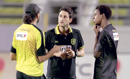 (مأكولات بحرية) تجهز لاعبي الاتحاد للنهائي 