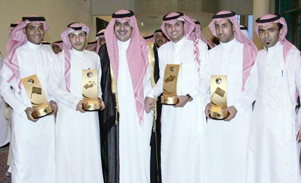 (4) حكام يحصدون جوائز الدهمش والشمراني في دوري «ركاء» 