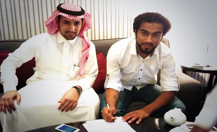 الكوكب يوقع أول عقد احتراف في تاريخ النادي مع العبود ويجدد مع الخفران ومهنا 