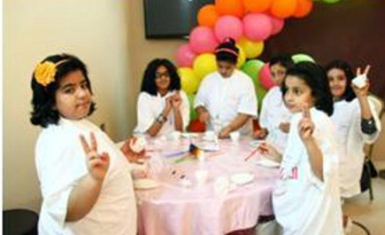 «أسرة» بريدة تجمع الأمهات وفتياتهن في برنامج تدريبي لتنمية المهارات 