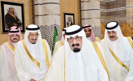 الملك ينيب ولي العهد في إدارة شؤون الدولة خلال فترة غيابه 