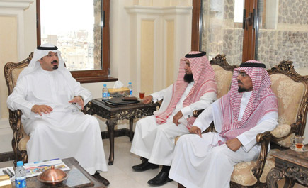 أمين منطقة المدينة المنورة يطلع على تجربة محطة تحلية مياه ينبع 