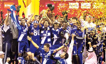 تلاعب تاريخي وقفزات مهولة في عدد البطولات رغبة في اللحاق بالزعيم 