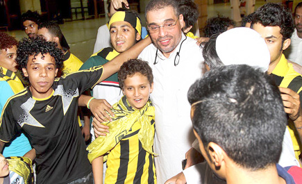 فيما استمرت الاحتفالات حتى ساعات الصباح 