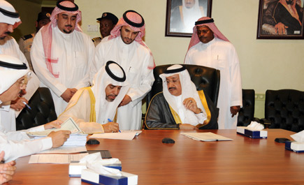 وزير النقل يوقع عقود مشروعات بمليارين و (39) مليوناً في كافه المناطق 