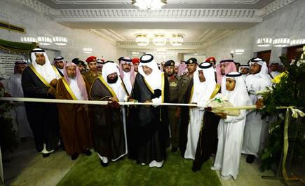 رعى حفل تخريج طلاب معهد الحرم وافتتح المكتبة الملحقة به 