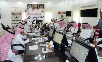 محافظ قلوة يستعرض مع المجلس البلدي الخدمات 