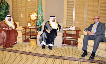 أمير منطقة القصيم يستقبل السفير البريطاني 