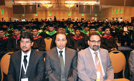 جامعة القصيم تسطع في سماء واشنطن وتشارك السعوديين فرحة التخرج 