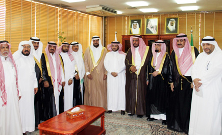 مدير جامعة الجوف يعد بفتح شعب لطالبات دومة الجندل عند توفر النصاب العددي