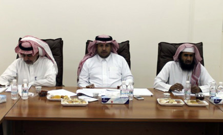 اللجنة الاجتماعية الأهلية بروضة سدير تناقش برامجها وأنشطتها المقبلة