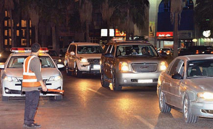 (50) شاباً متطوعاً يشاركون مع الجهة المنظمة لفعاليات جدة غير (34)