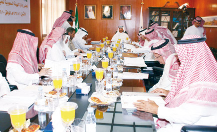 قال إن الهيئة ترصد مئات الانتهاكات وهي ليست كبيرة.. الأمير بندر بن سعود لـ(الجزيرة): 