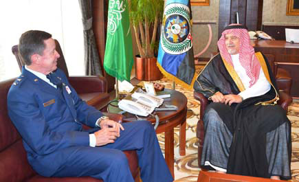 الأمير فهد بن عبدالله يستقبل رئيس بعثة التدريب العسكرية الأمريكية 