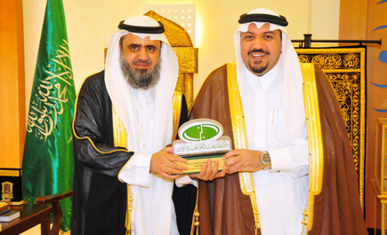 نائب أمير منطقة القصيم يشيد بدور مركز الملك عبدالعزيز للحوار الوطني 