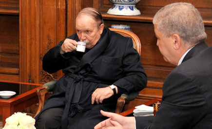 التلفزيون يبث أولى صور للرئيس.. سلال يطمئن الجزائريين 