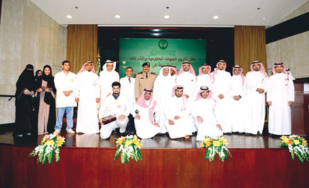 «التخصصي» يكرِّم (27) قطاعًا حكوميًا وخاصًا تبرعوا بدمائهم لبنك الدم