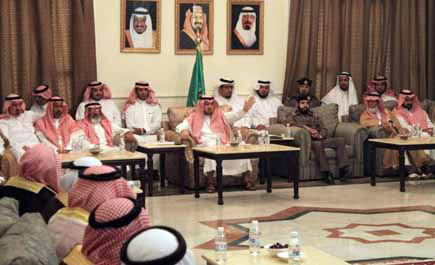 محافظ بيشة يطالب بتحري الدقة في التصديق على الوثائق المتعلقة بالأراضي 