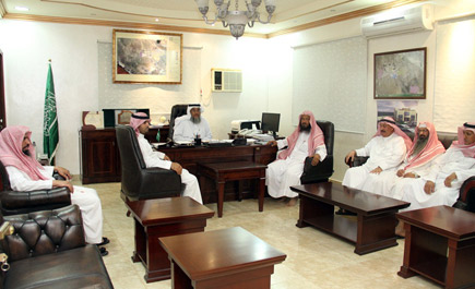 رئيس بلدية القصب الجديد يلتقي أعضاء المجلس البلدي 