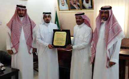 القويعان والرويلي يودعان تربية صوير 